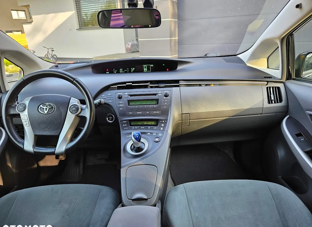 Toyota Prius cena 35800 przebieg: 340000, rok produkcji 2011 z Pionki małe 301